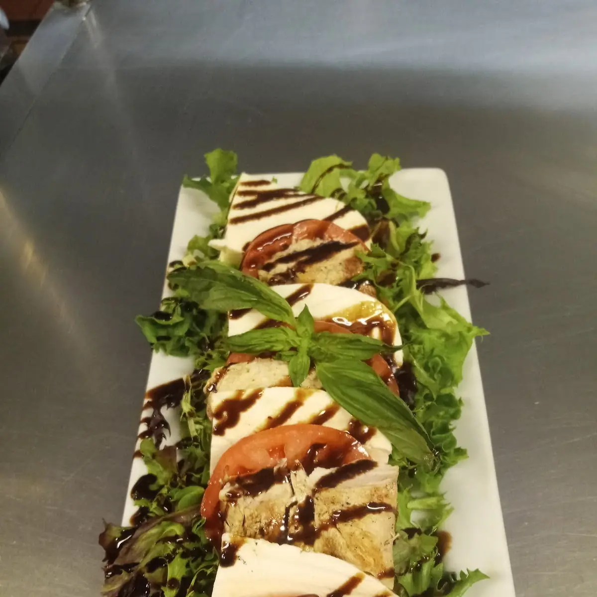 Caprese Salad with Grilled Chicken