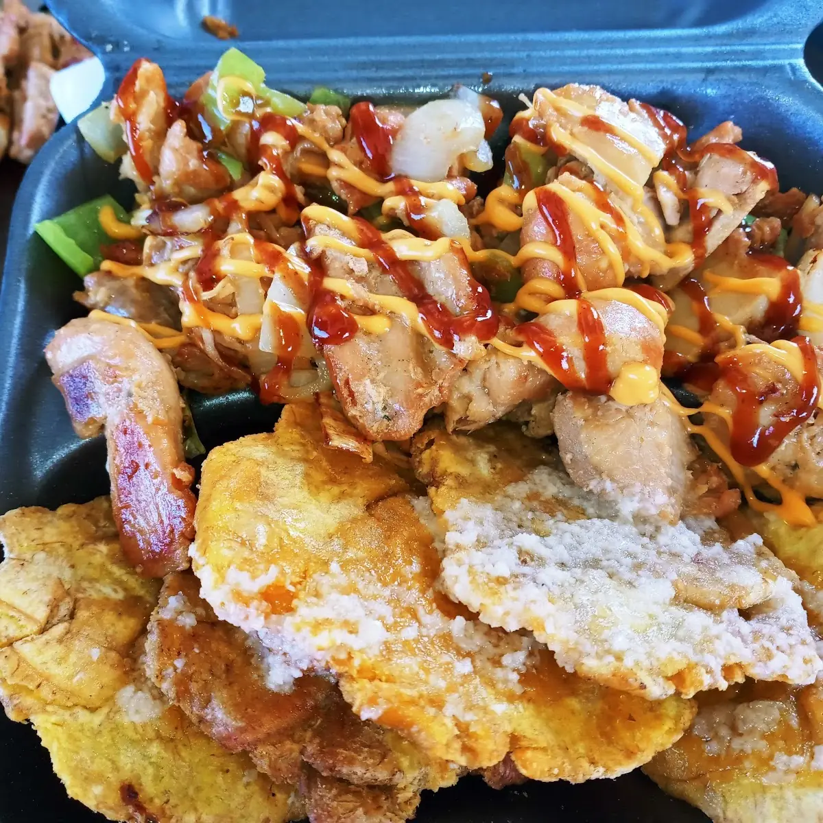 Pepper Pollo Con Tostones