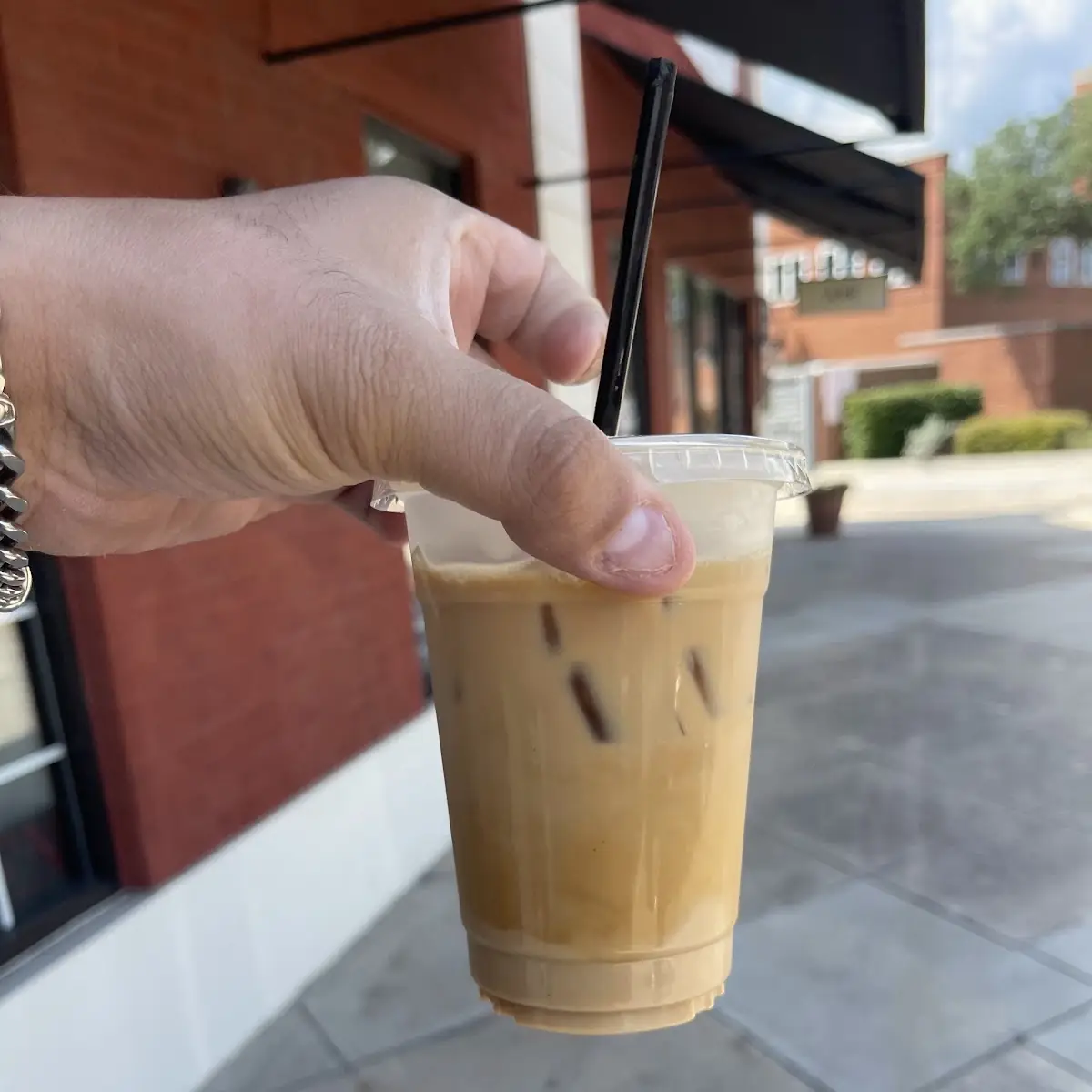Large Iced Vanilla Latte