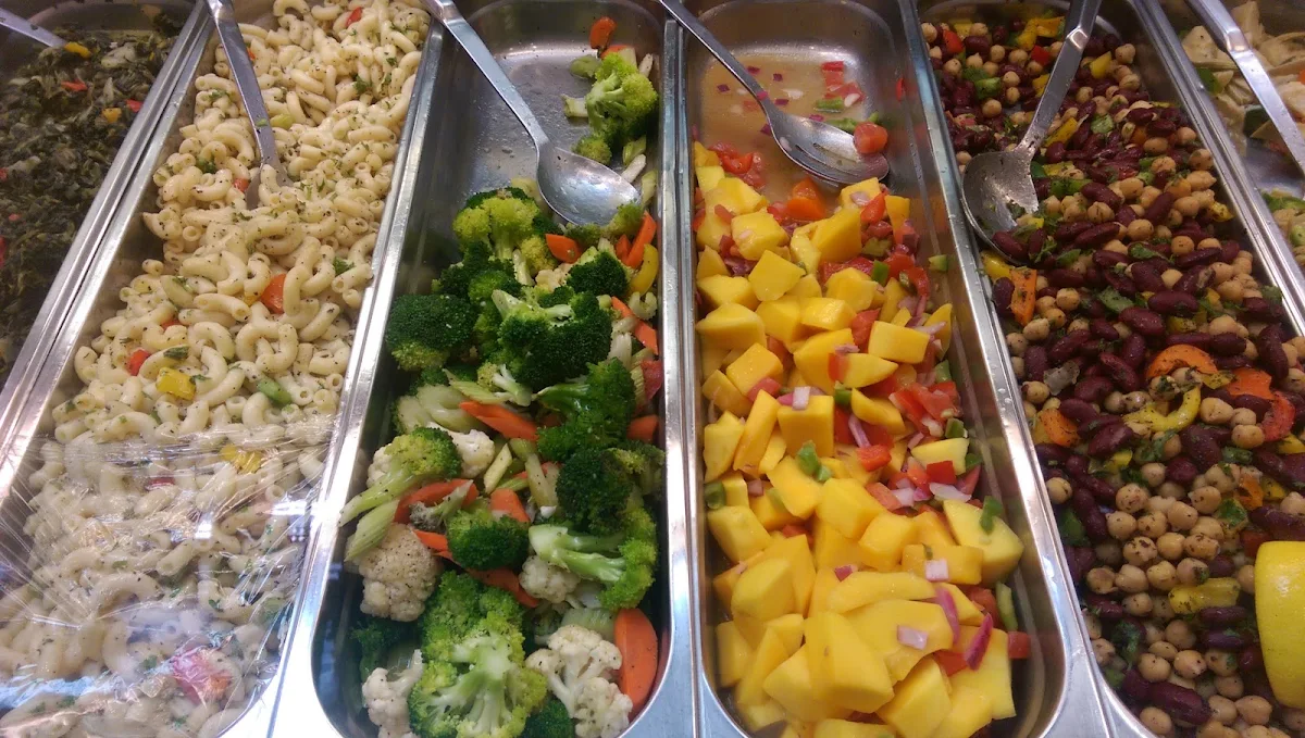 Salad Bar, Amir