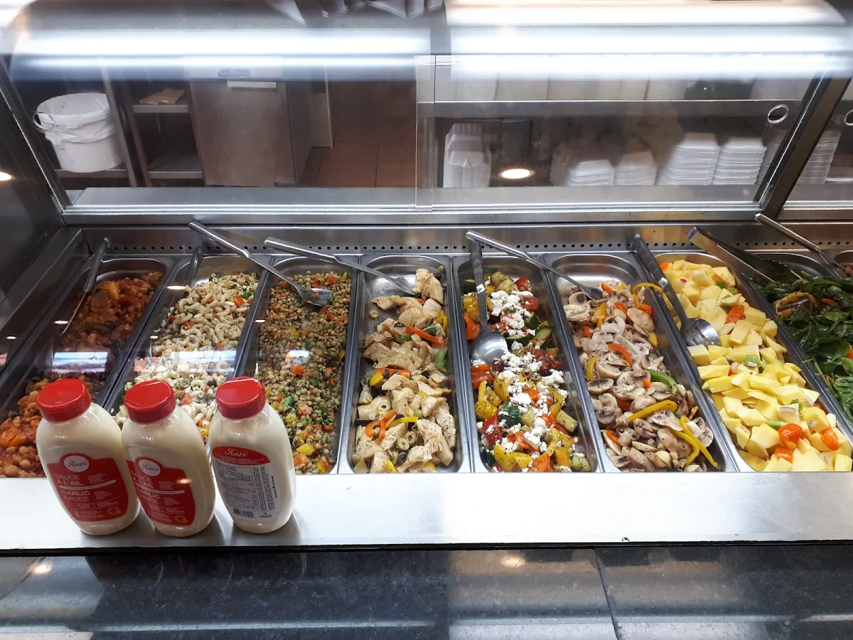 Salad Counter, Amir
