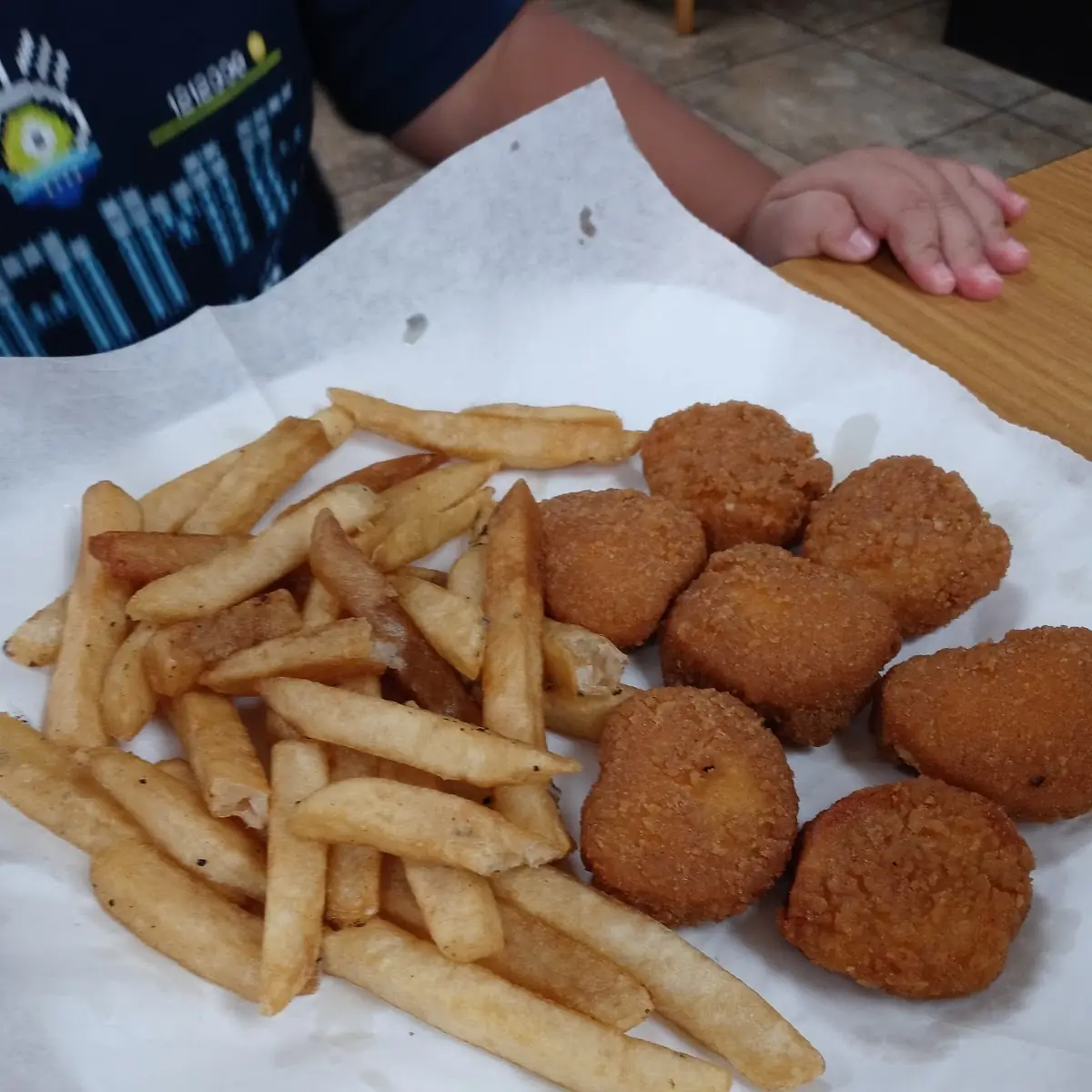 Kids Chicken Nuggets & Fries