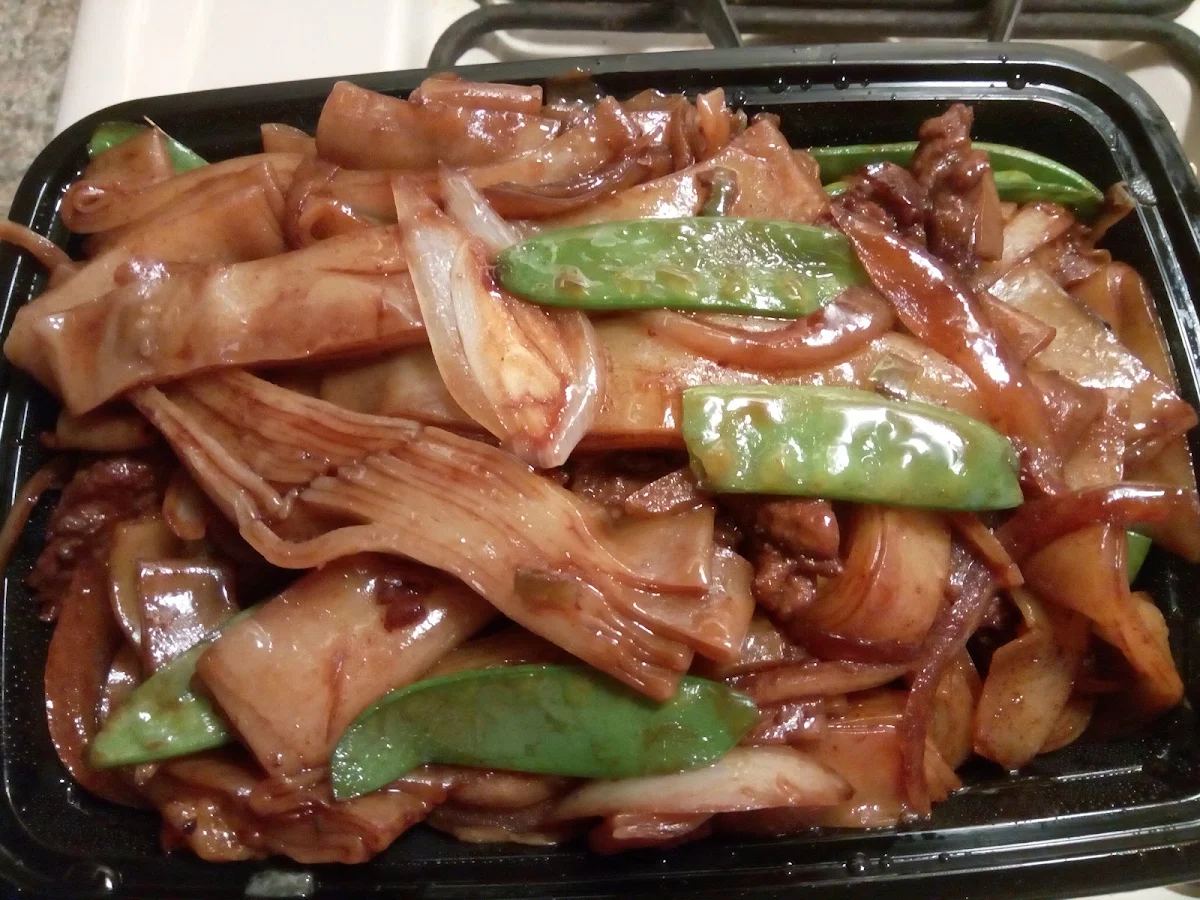 Beef Chow Foon with Snow Peas