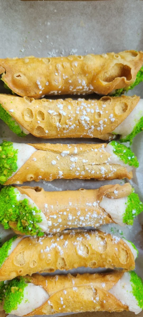 6 Pieces Mini Cannoli
