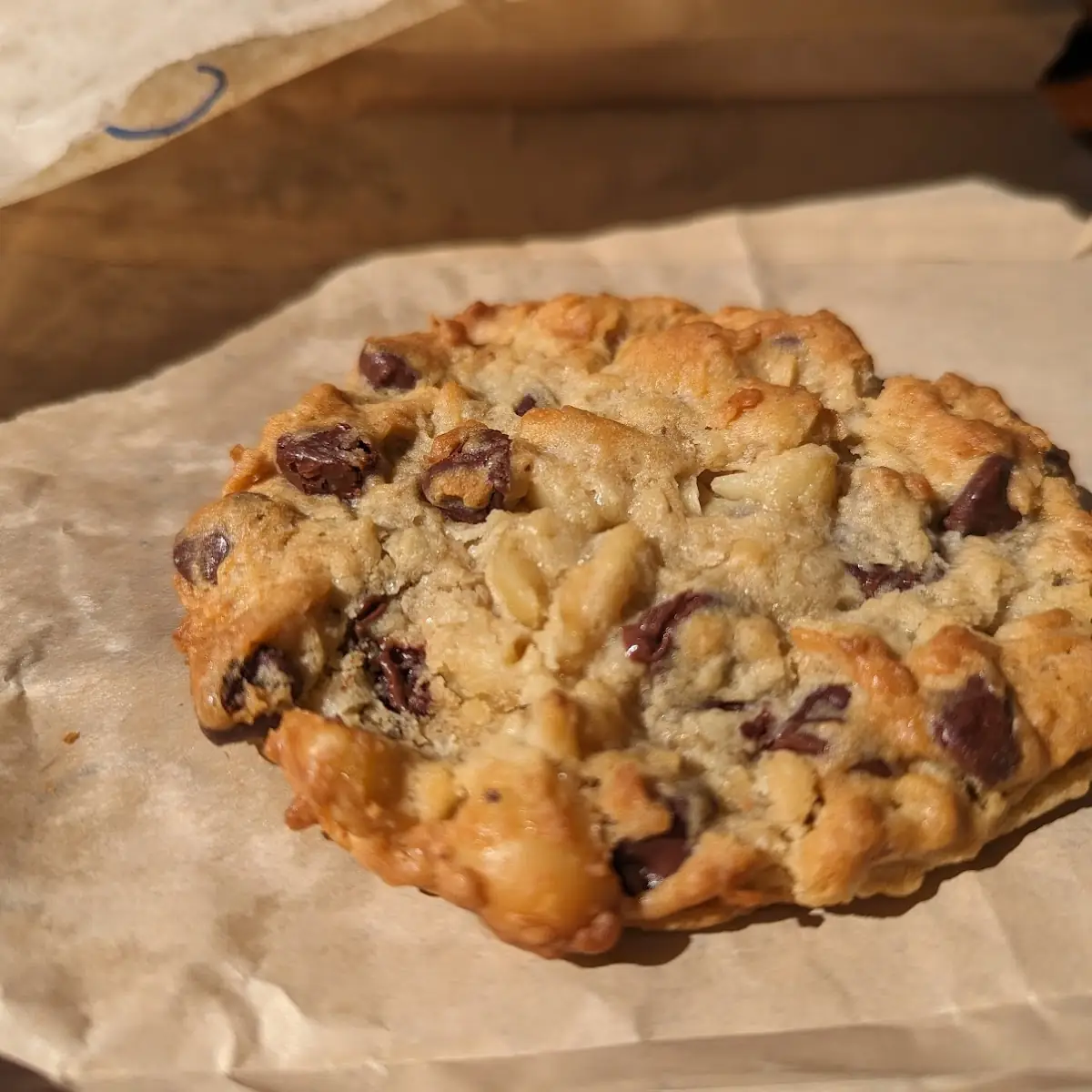 Macadamia Chocolate Chip Cookie