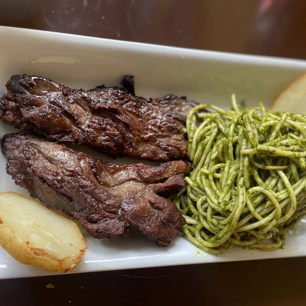 Tallarines Verde Con Carne