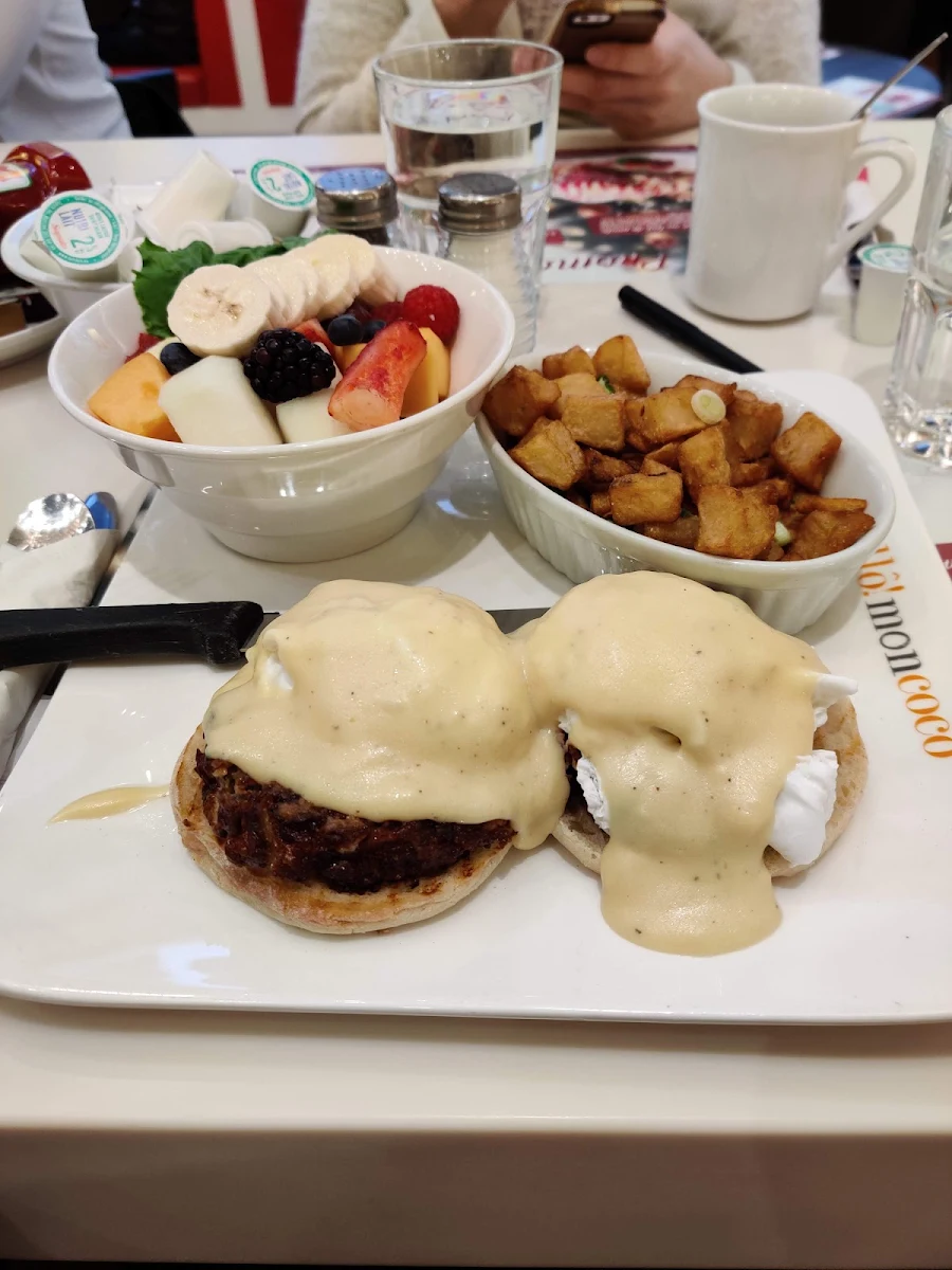 Crab Cakes Benedict, Allô mon Coco Vieux Montréal