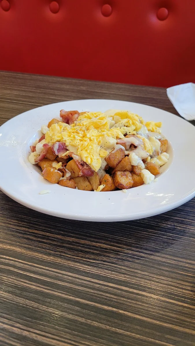 Poutine Déjeuner Signature Breakfast Poutine, Allô mon Coco Vieux Montréal