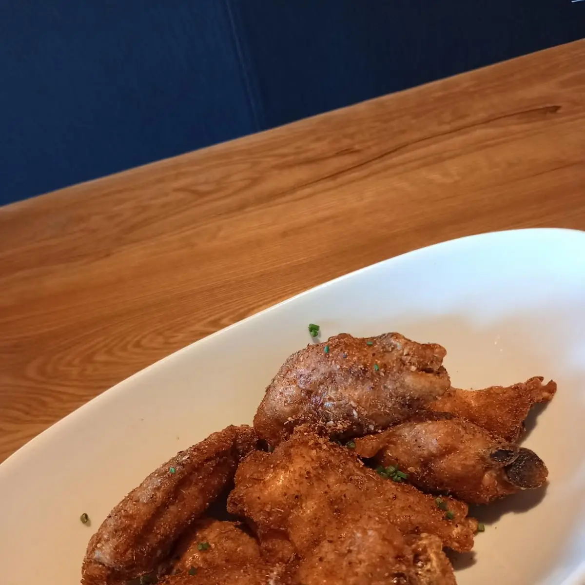 CHICKEN WINGS