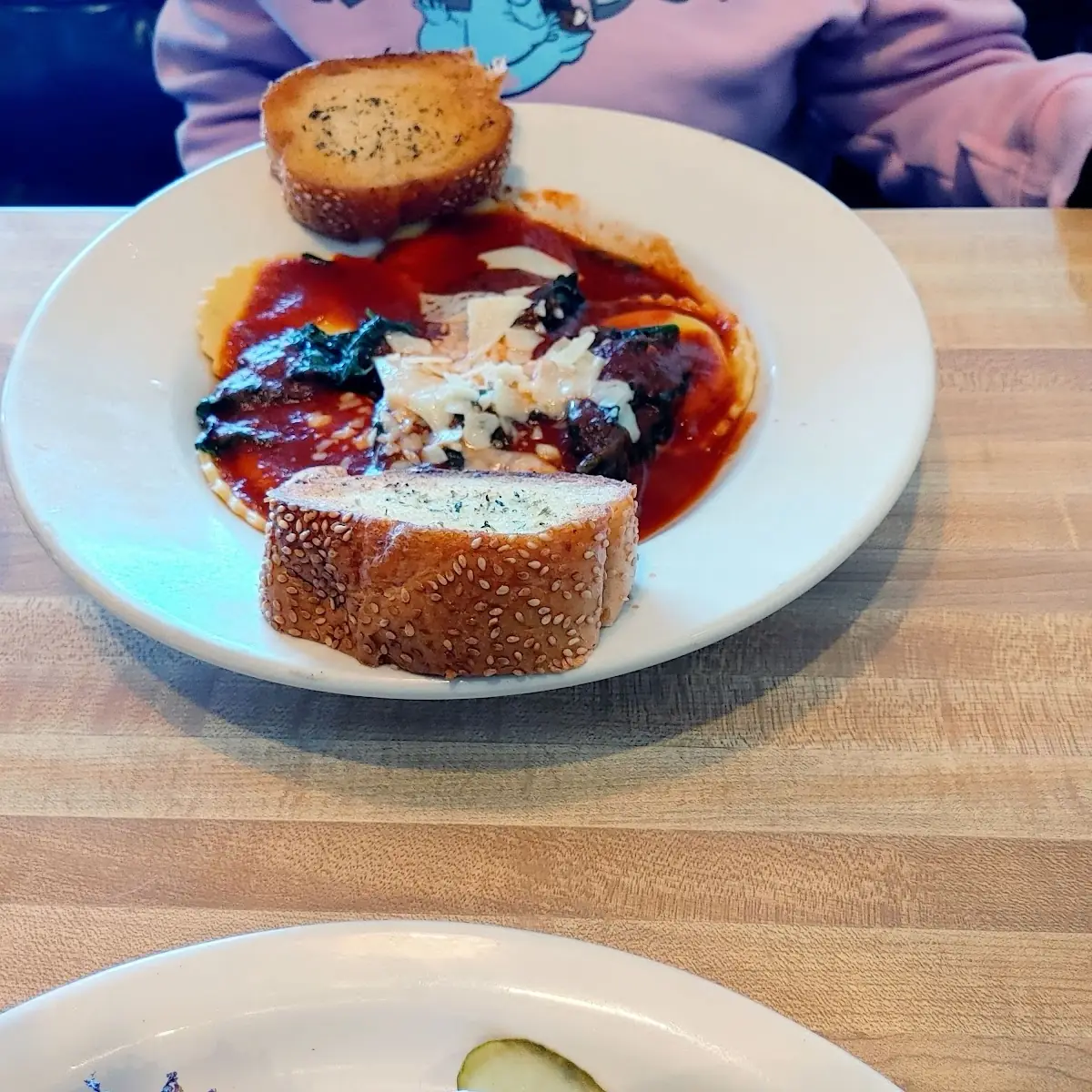Cheese and Spinach Ravioli with Garlic Bread