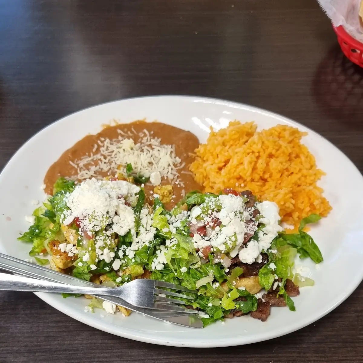Sopas De Pollo Y Carne Asada