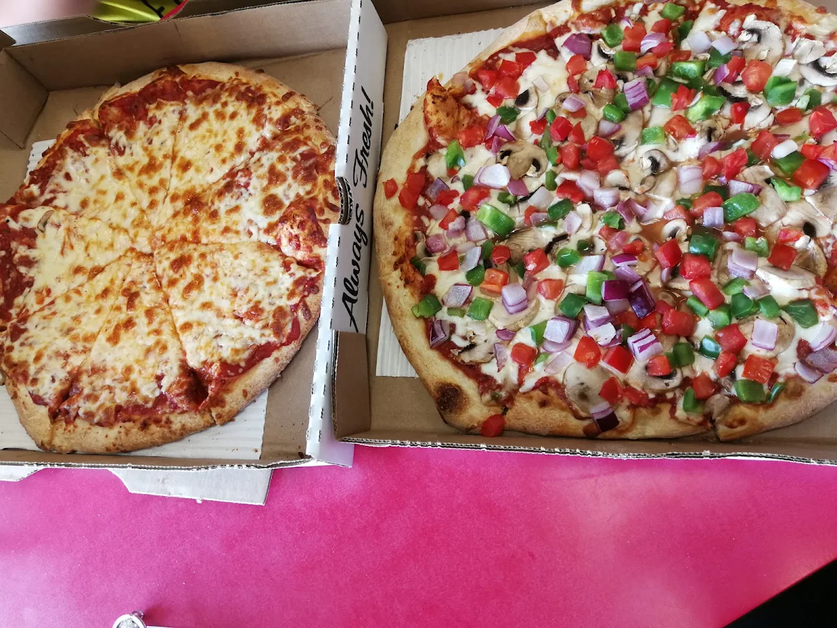 Meat Lovers Pizza Roma, Pisa Pizzeria