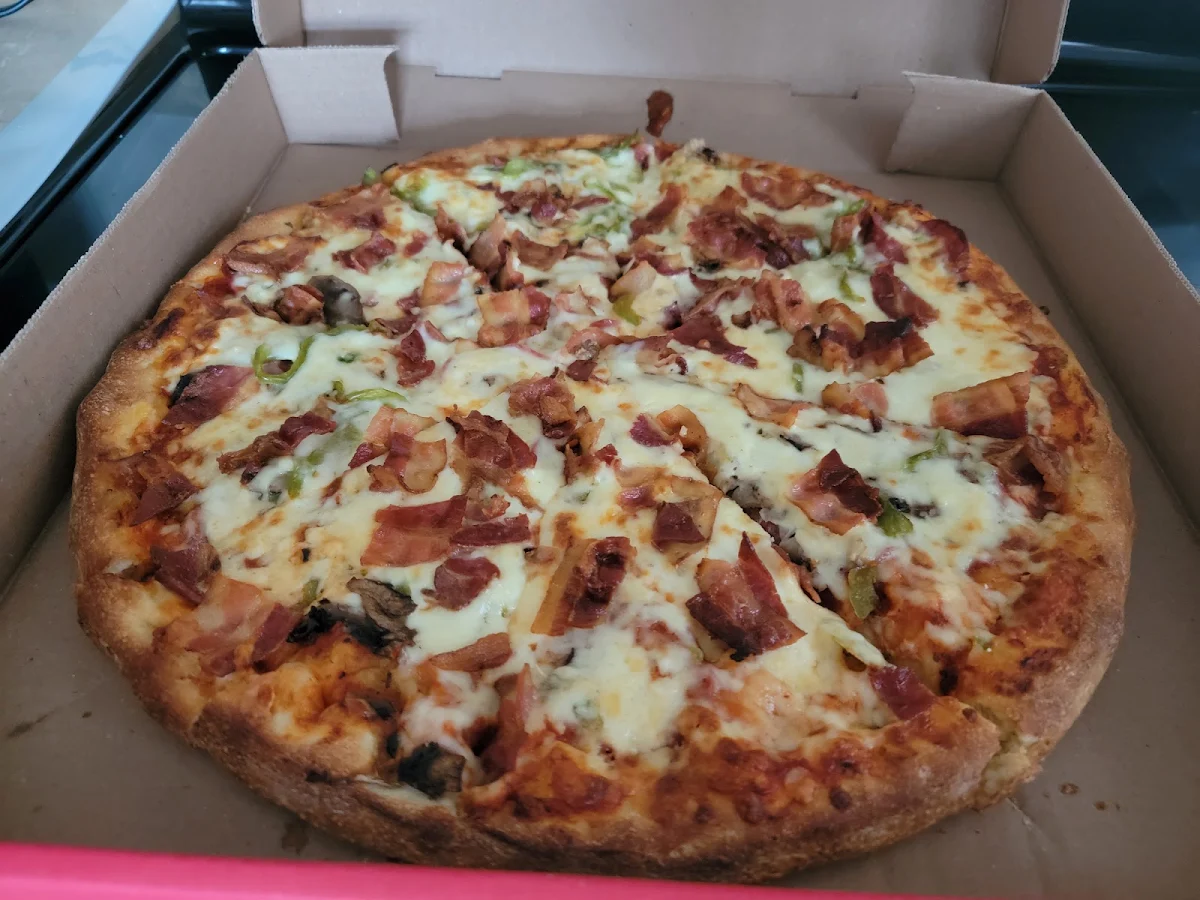 Medium Bacon Pepperoni Green Pepper Pizza, Gabriel Pizza