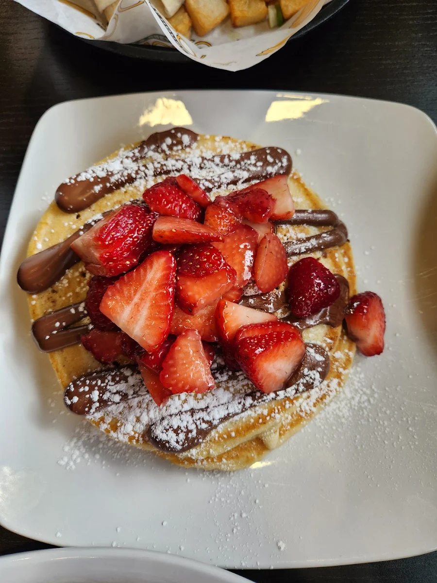 Nutella Strawberry Pancakes