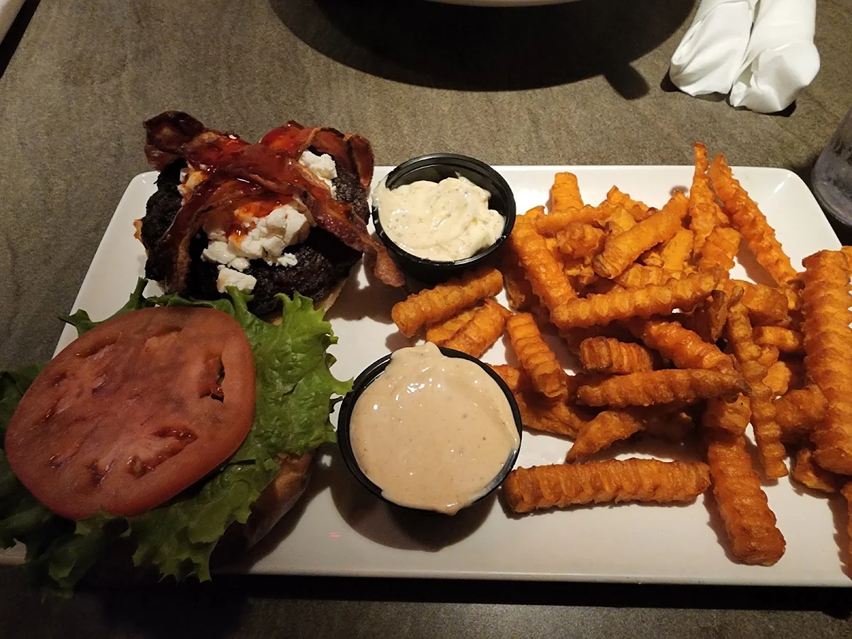Cheeseburger, Jose’s Bar and Grill Leamington