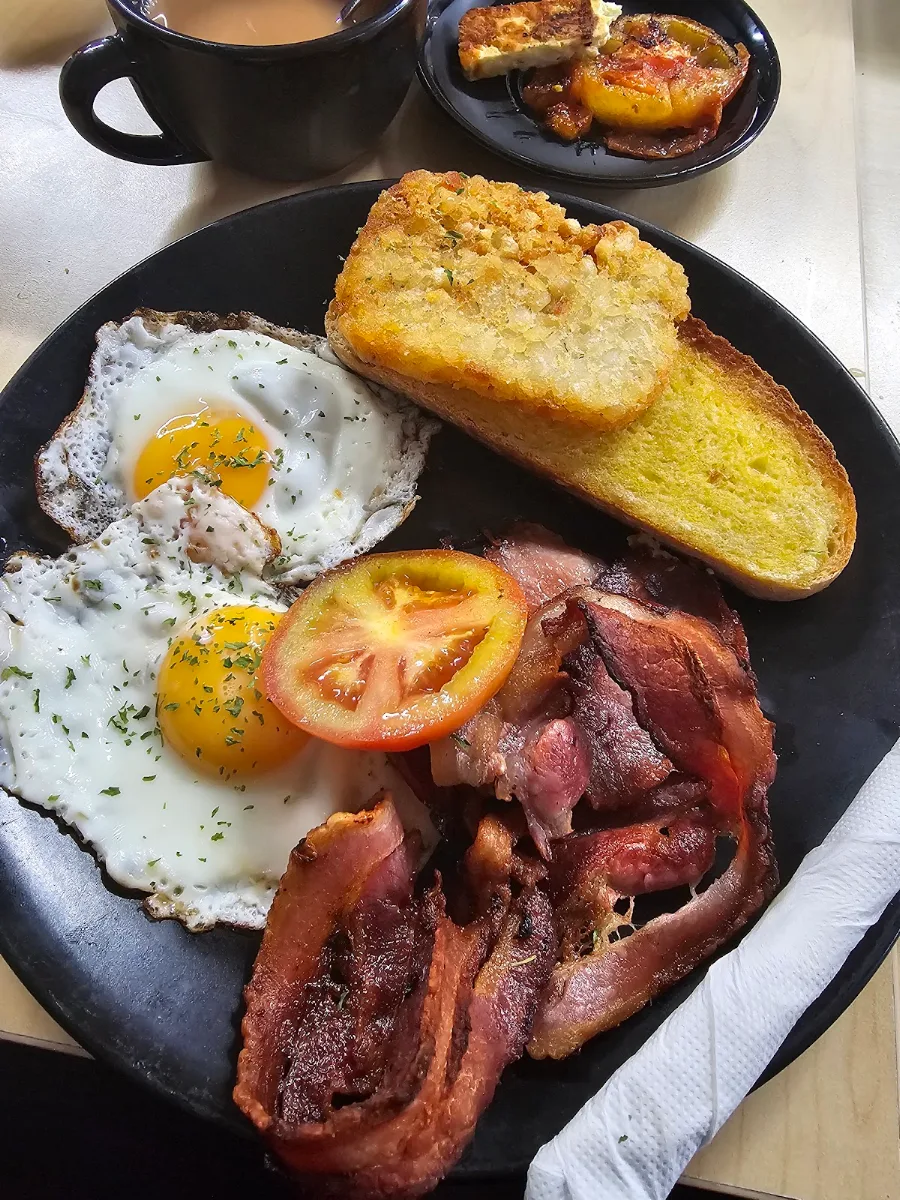 Bacon and Eggs with Hashbrown, Harry's Place Cafe