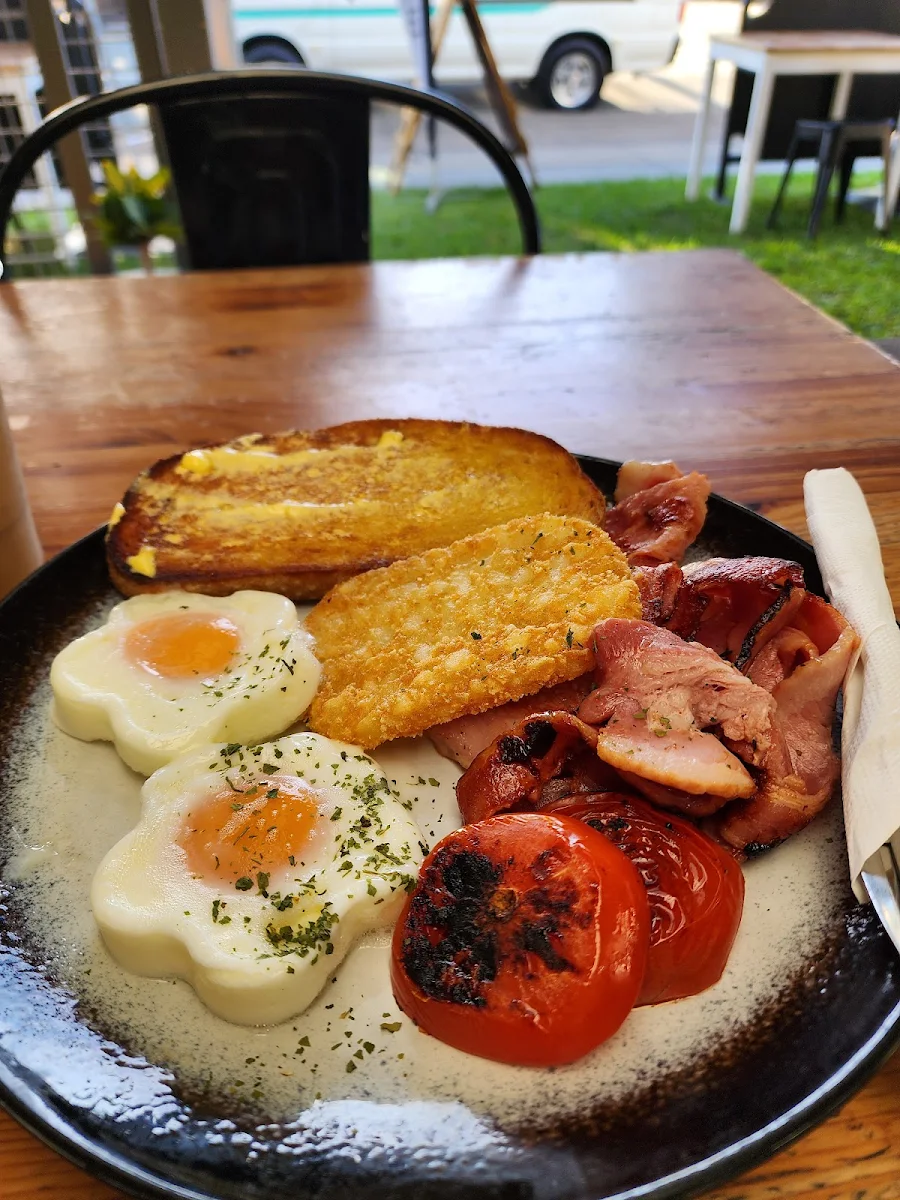 Highlights, Harry's Place Cafe