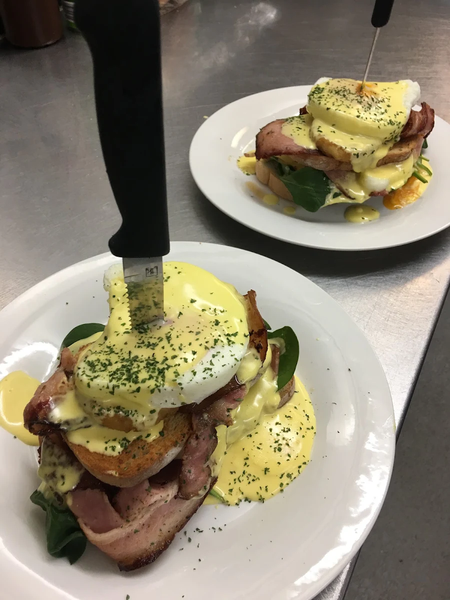 Vego Eggs Benedict, Harry's Place Cafe