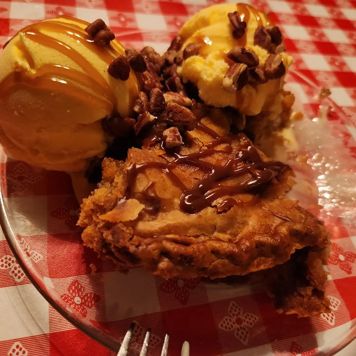 Hot Fudge or Caramel Sundae