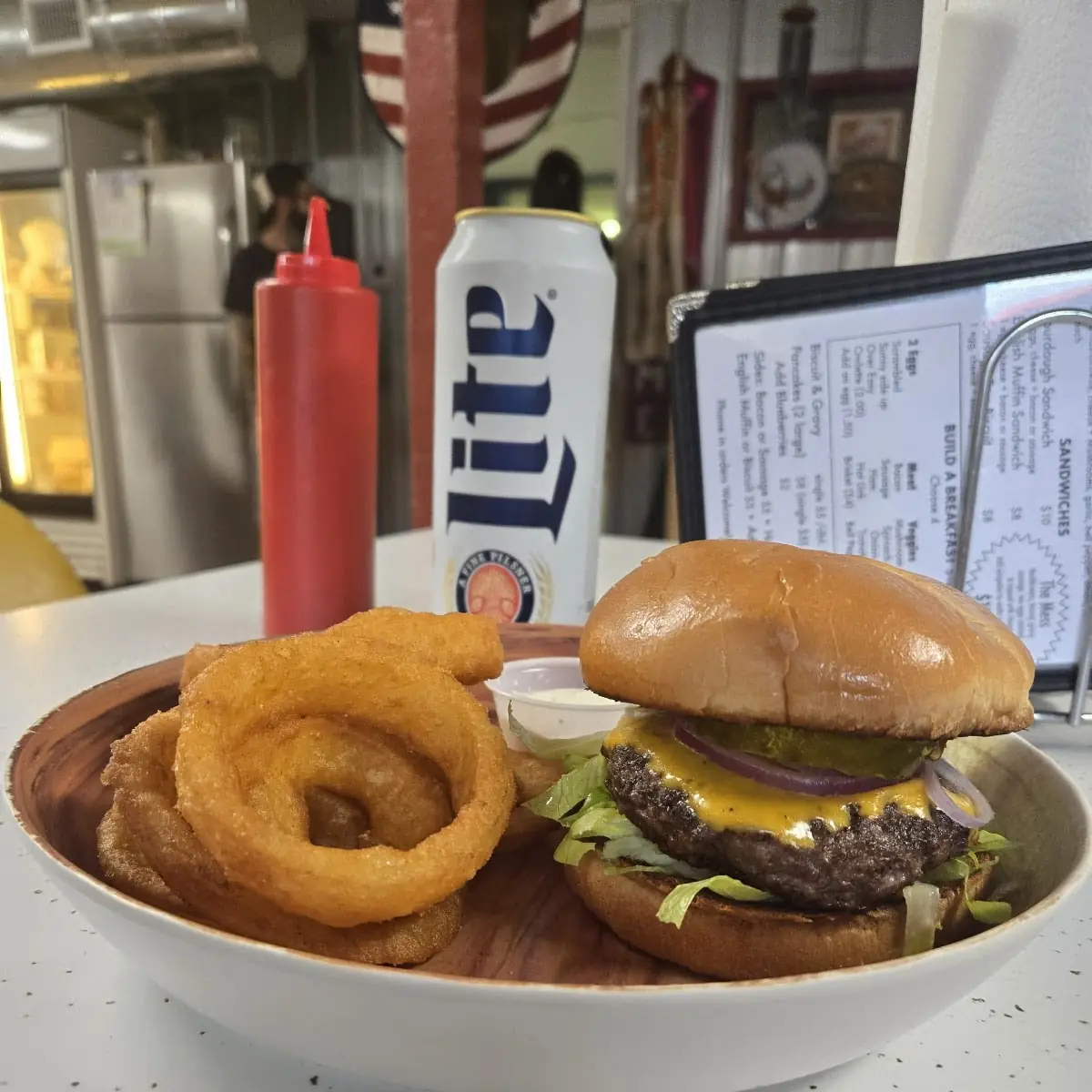 Cheeseburger with Onion Rings
