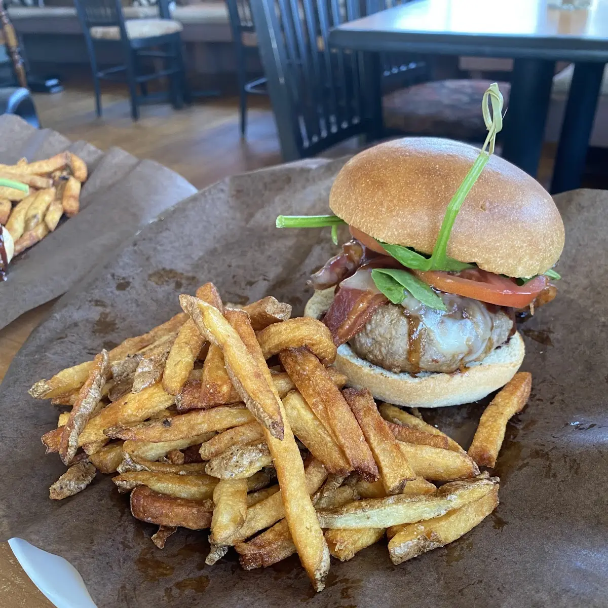 Гамбургер, Stonewater Pub