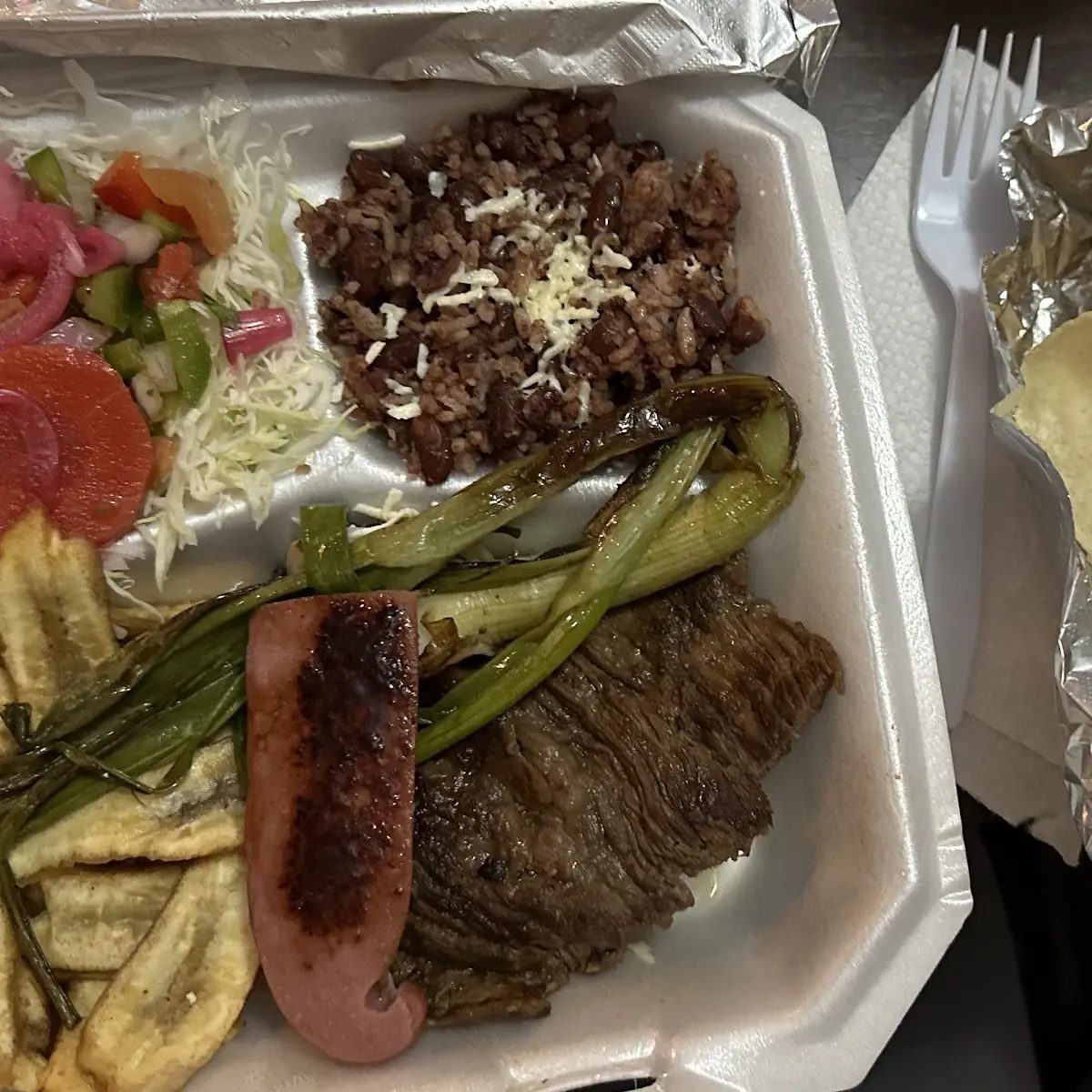 Carne Asada Con Tajadas