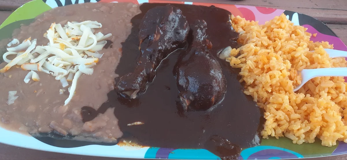 Mole Rojo Con Pollo