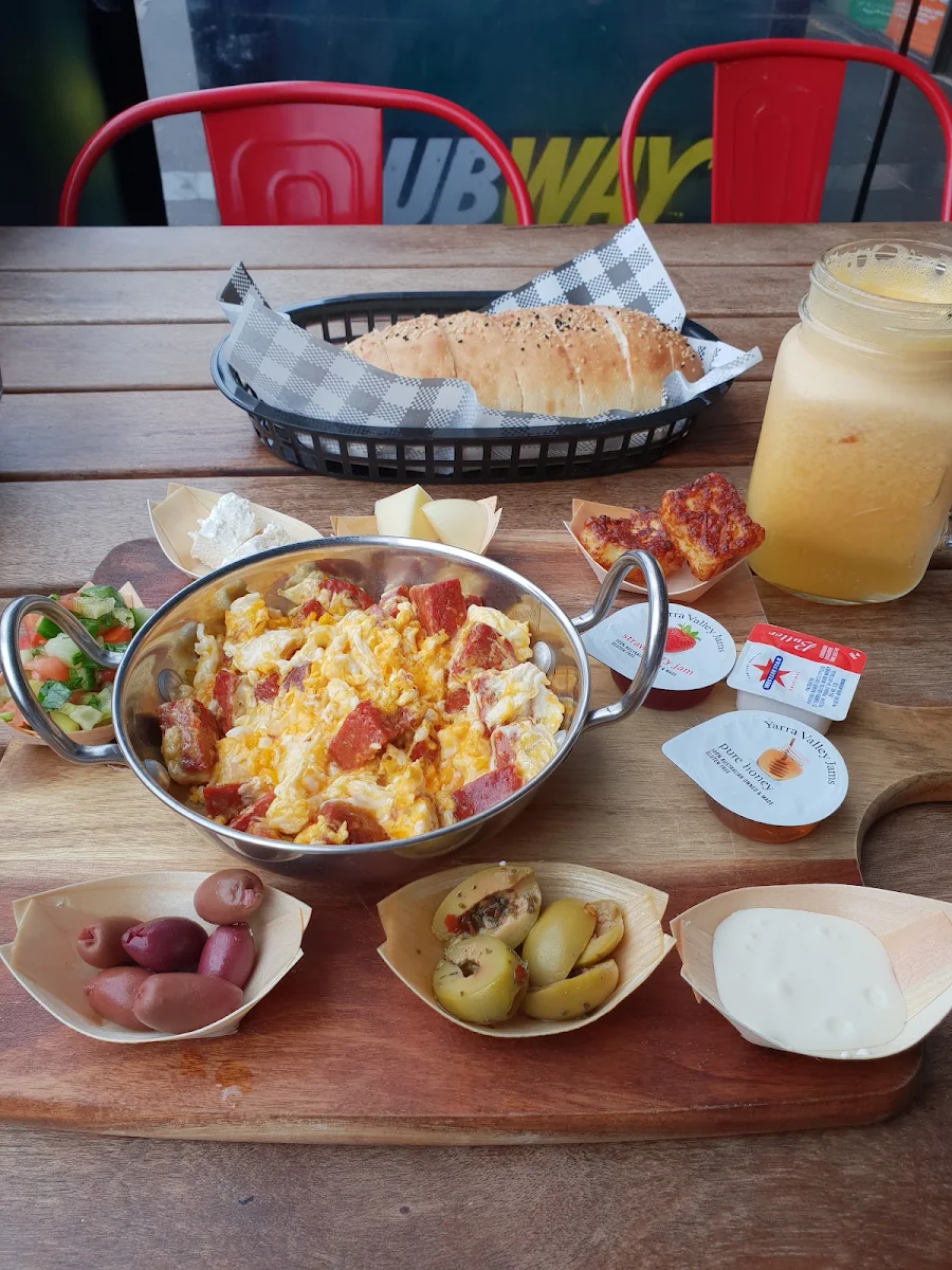 Sucuk & Egg, Siesta Cafe & Deli