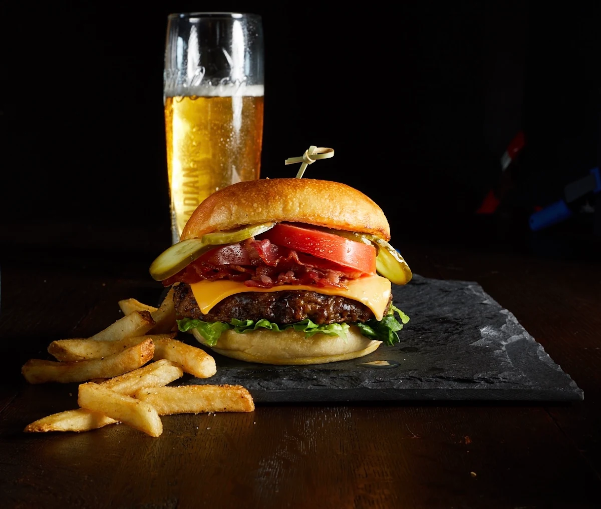 Classic Burger, Wild Wing