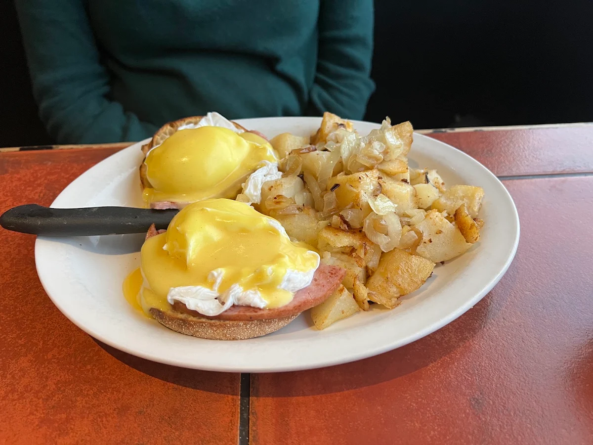Highlights, Miss Molly's Diner