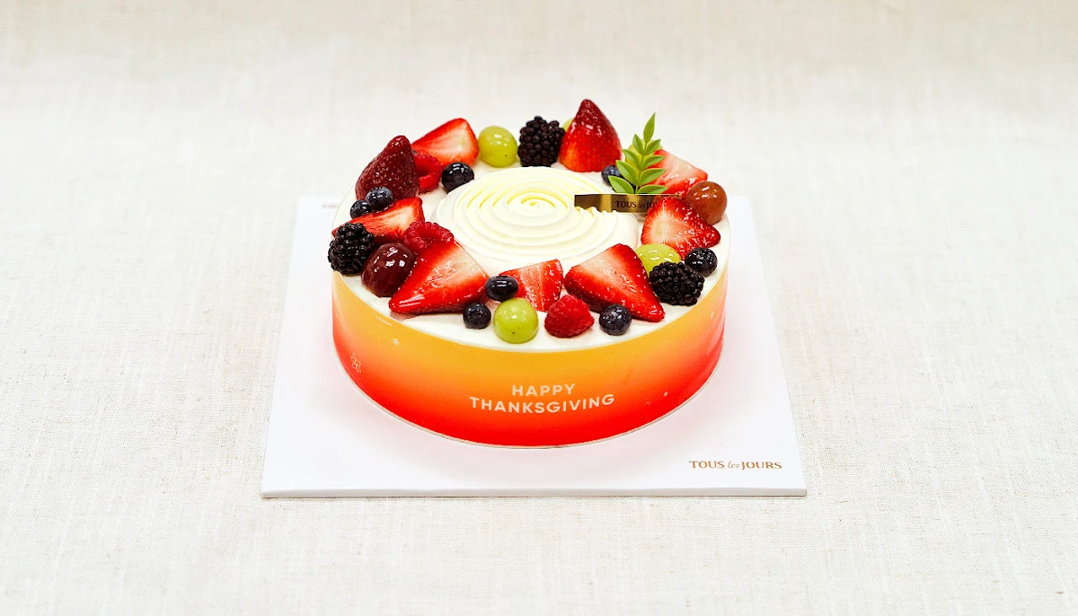Layered Cake with Fresh Berries