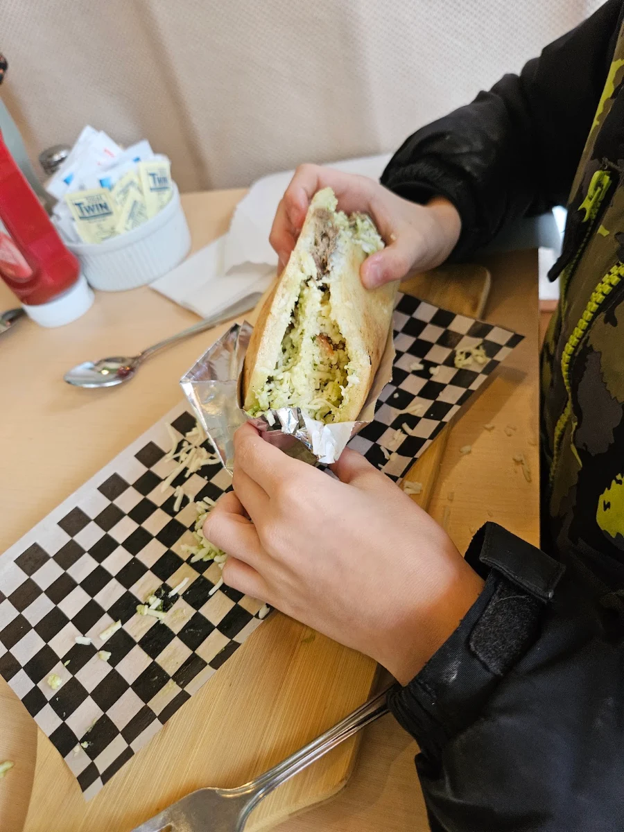 Arepa Hacienda, La Hacienda Resto-Bar