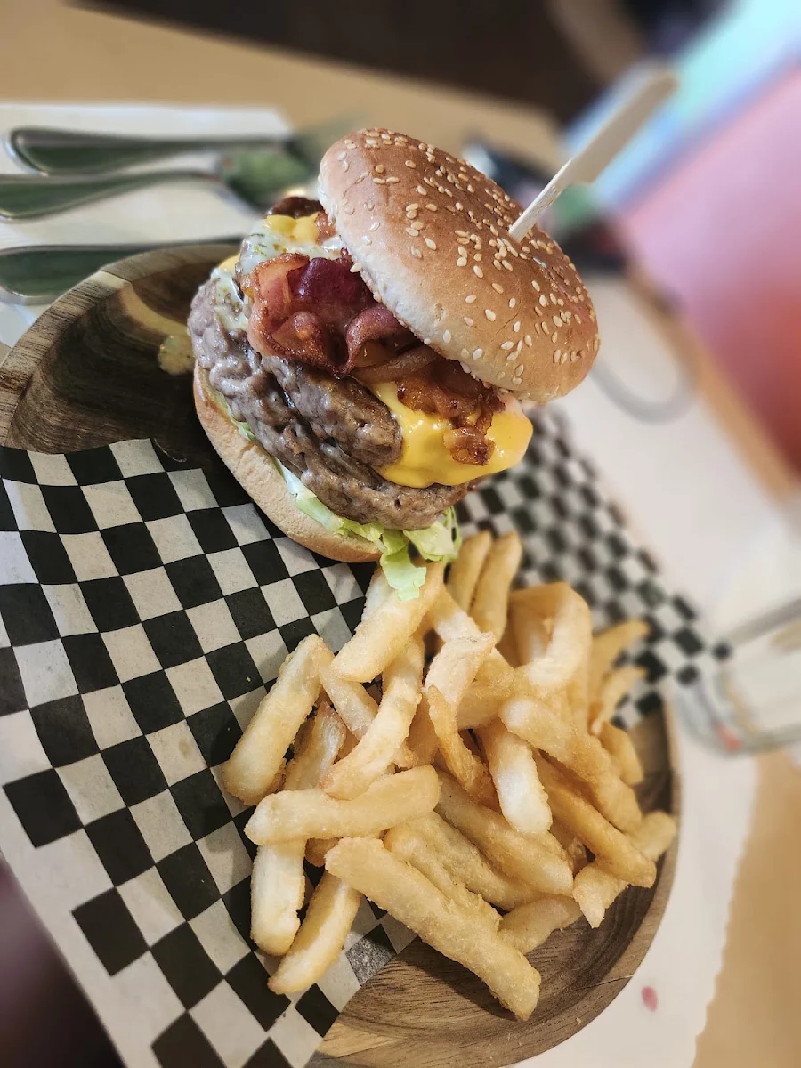 Highlights, La Hacienda Resto-Bar
