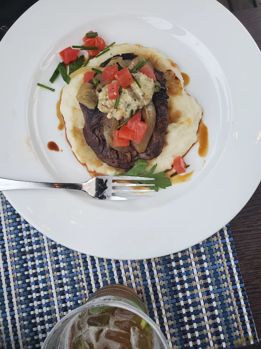 Filet Mignon and Garlic Mashed Potatoes