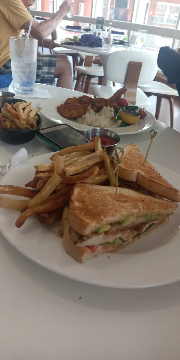 Avocado blt Sandwich
