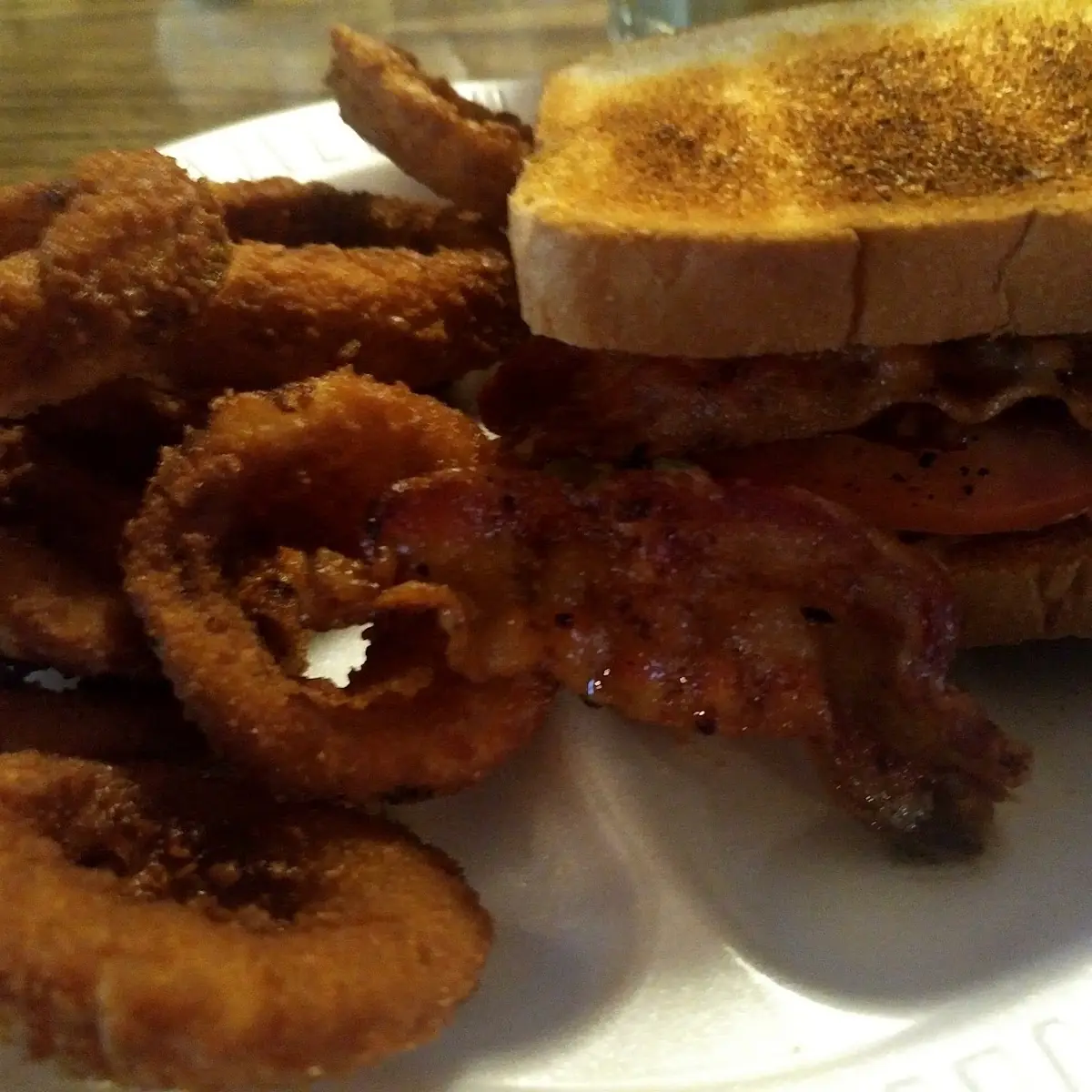 blt Sandwich with Onion Rings