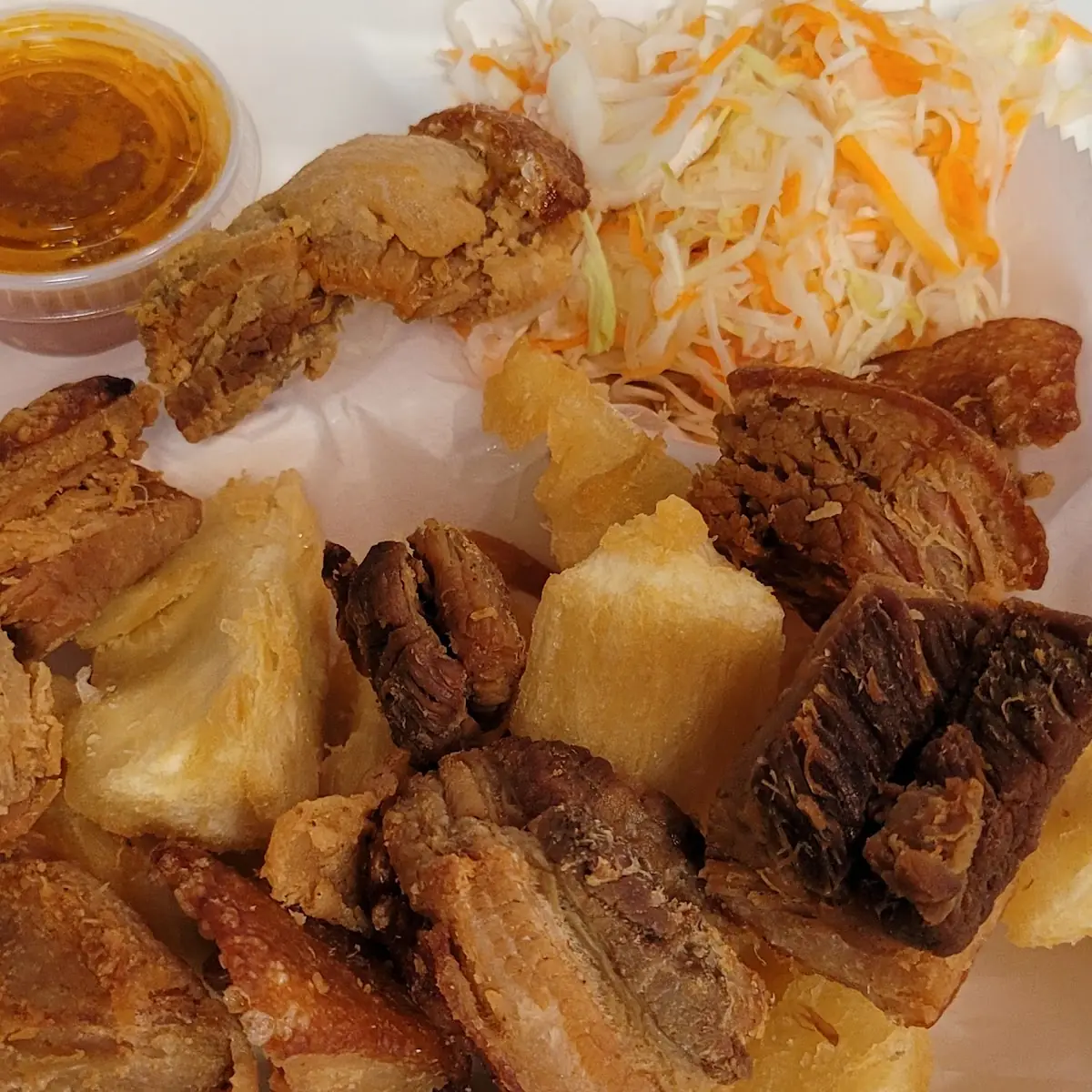 Chicharron Con Yuca Frita