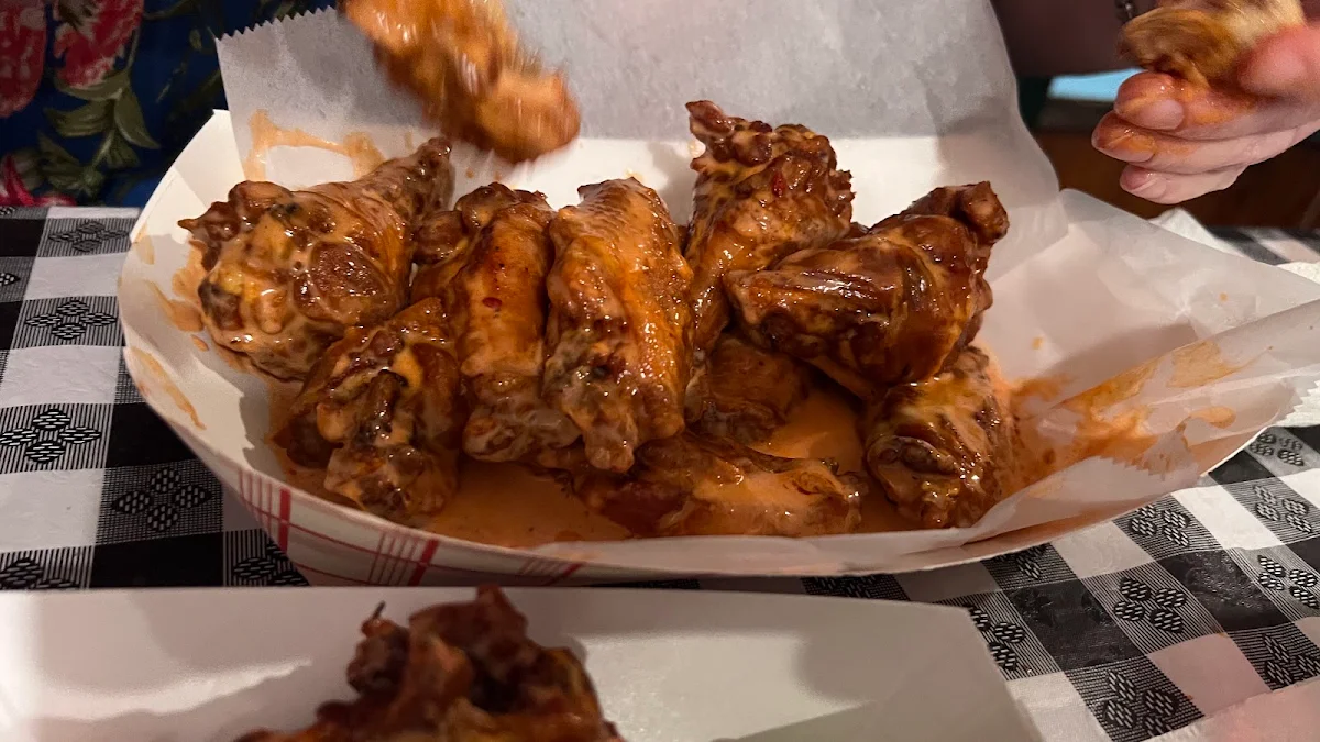 Hof Wings