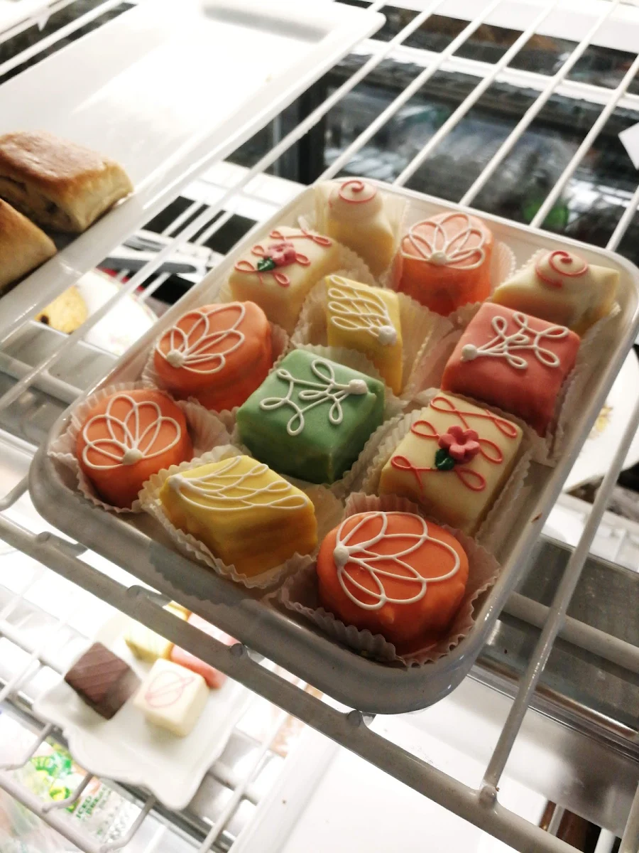Petit Four