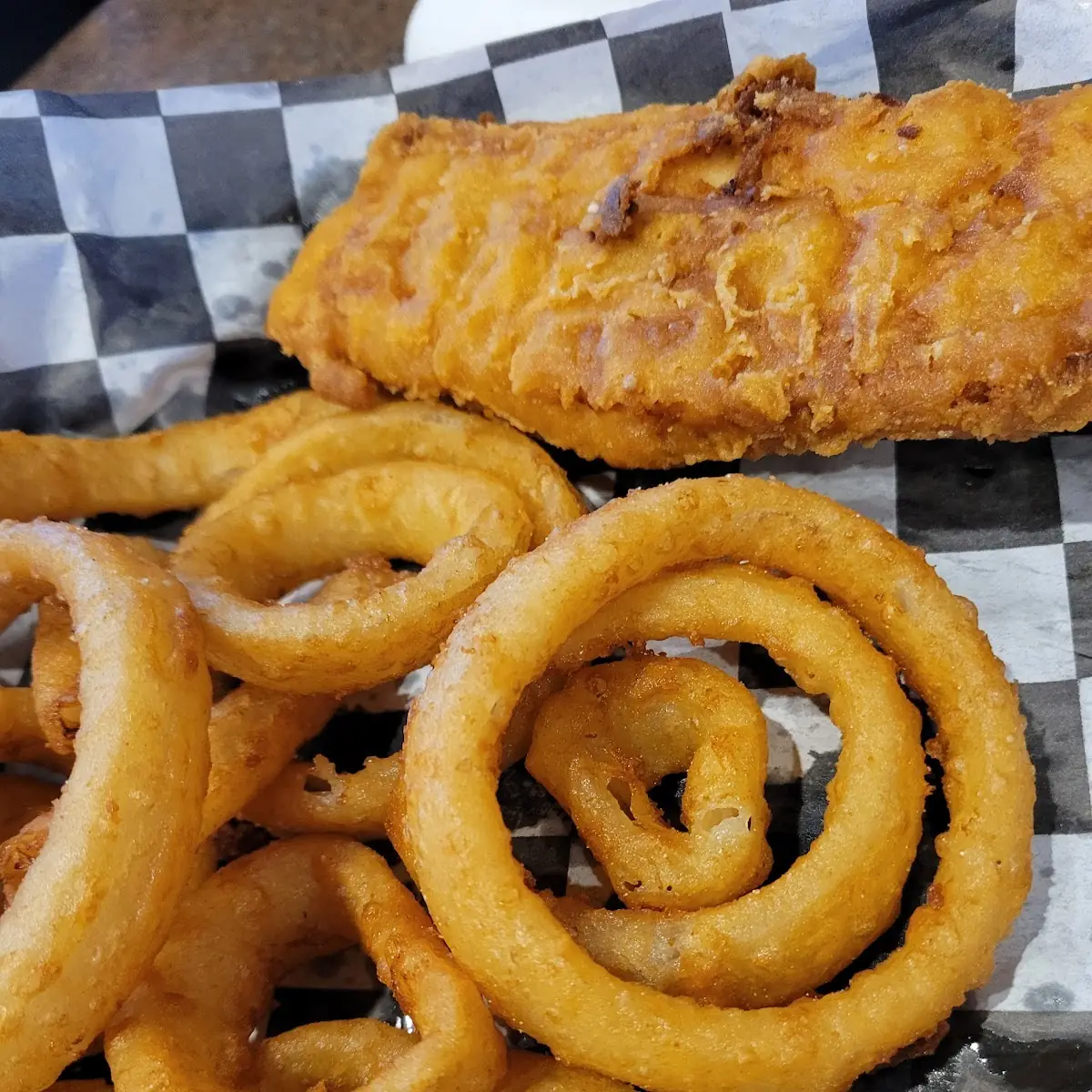 Beer-Battered Onion Rings with Sriracha Ranch