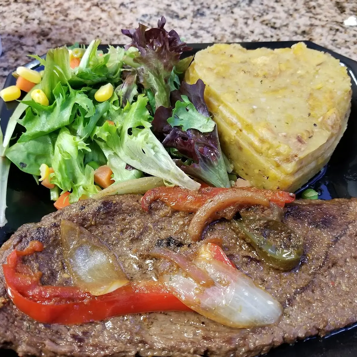 Mofongo Con Bistec Encebollado