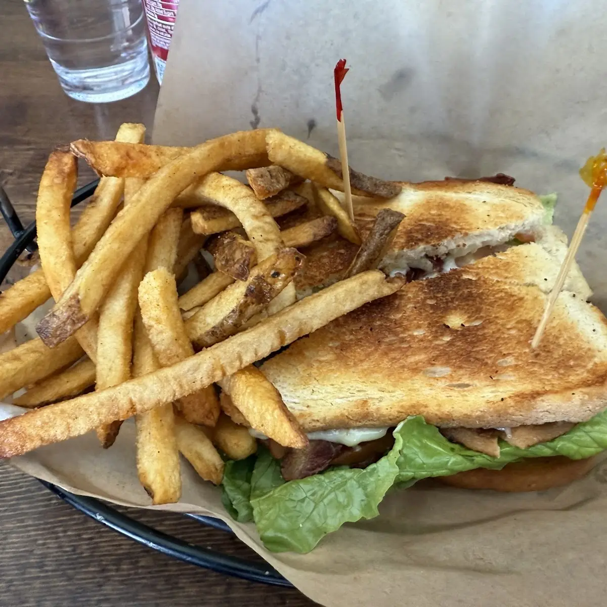 blt Sandwich with Fries