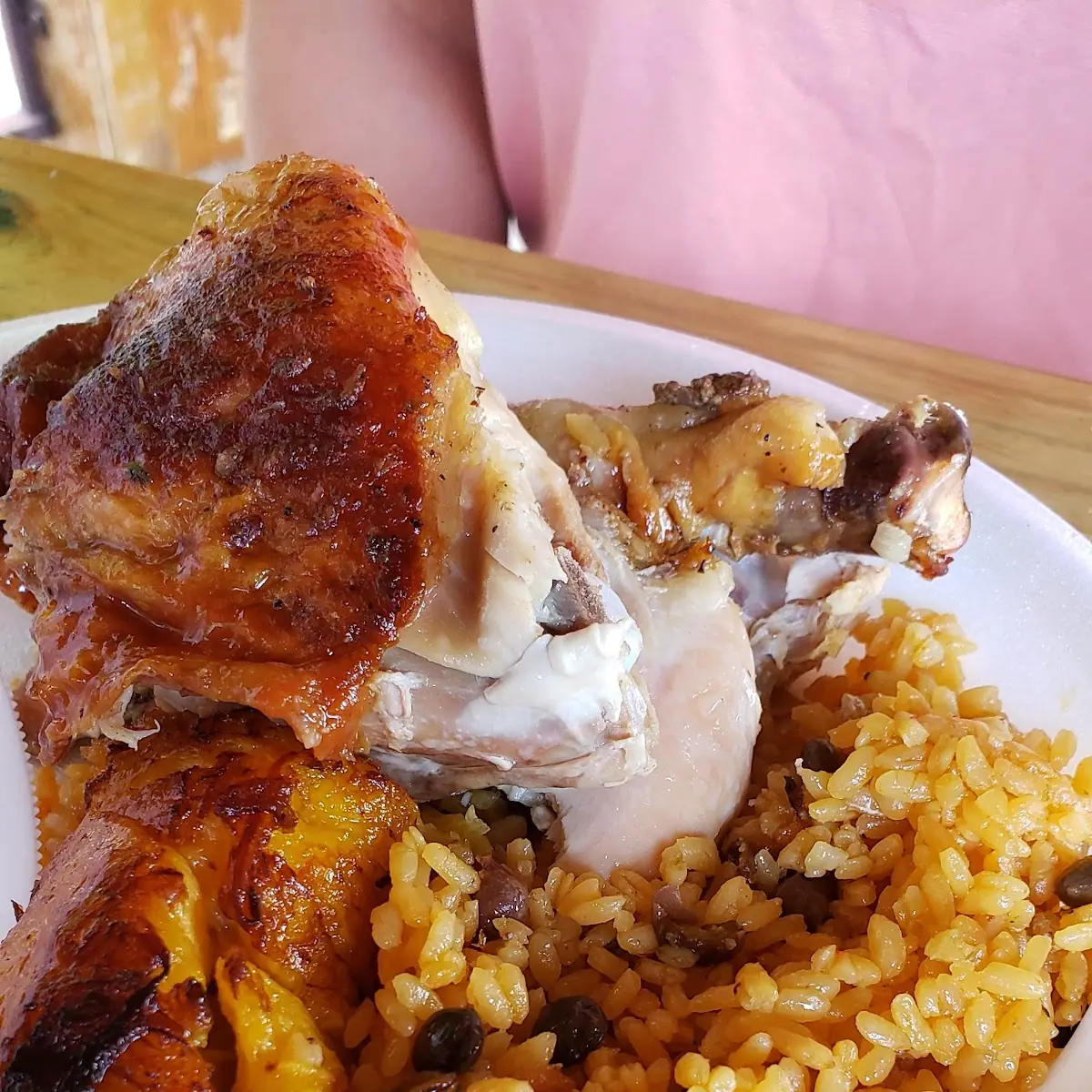 Pollo Asado Y Arroz Con Gandules