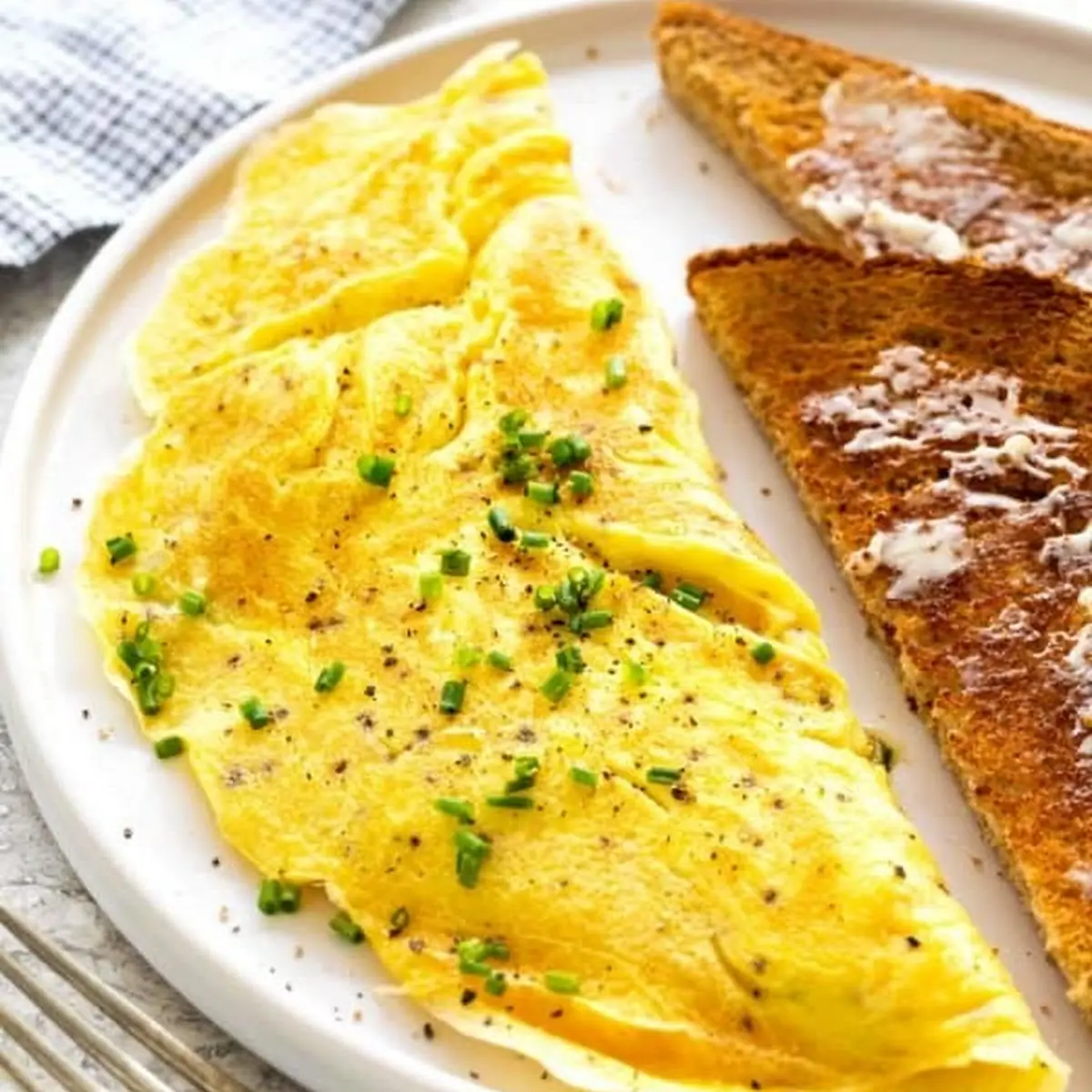 Omelette or Scrambled Eggs Toast