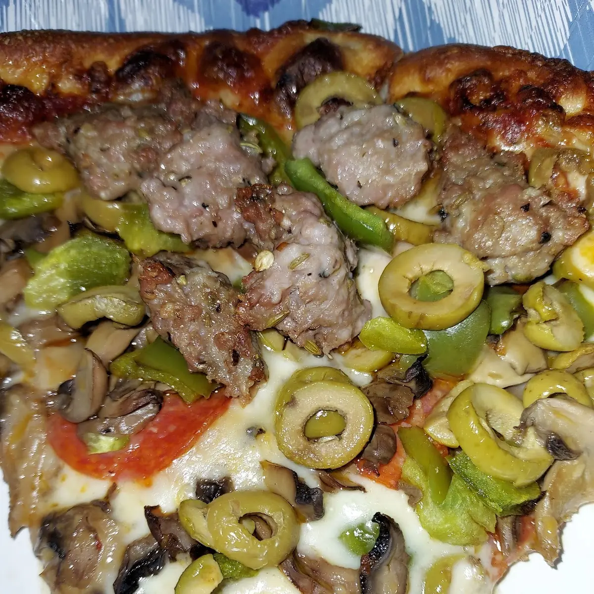 Thin Crust Deluxe Pizza
