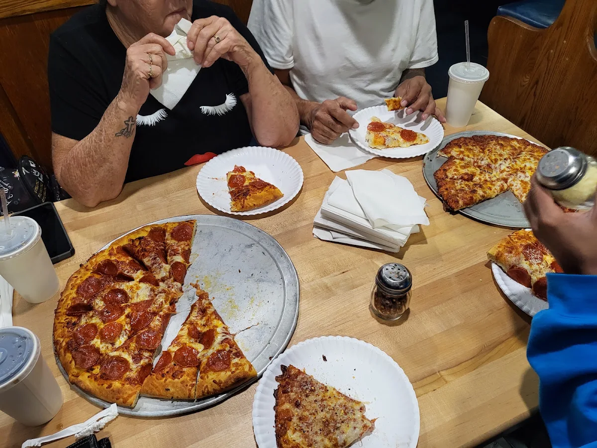 Larg Pan Pepperoni Pizza