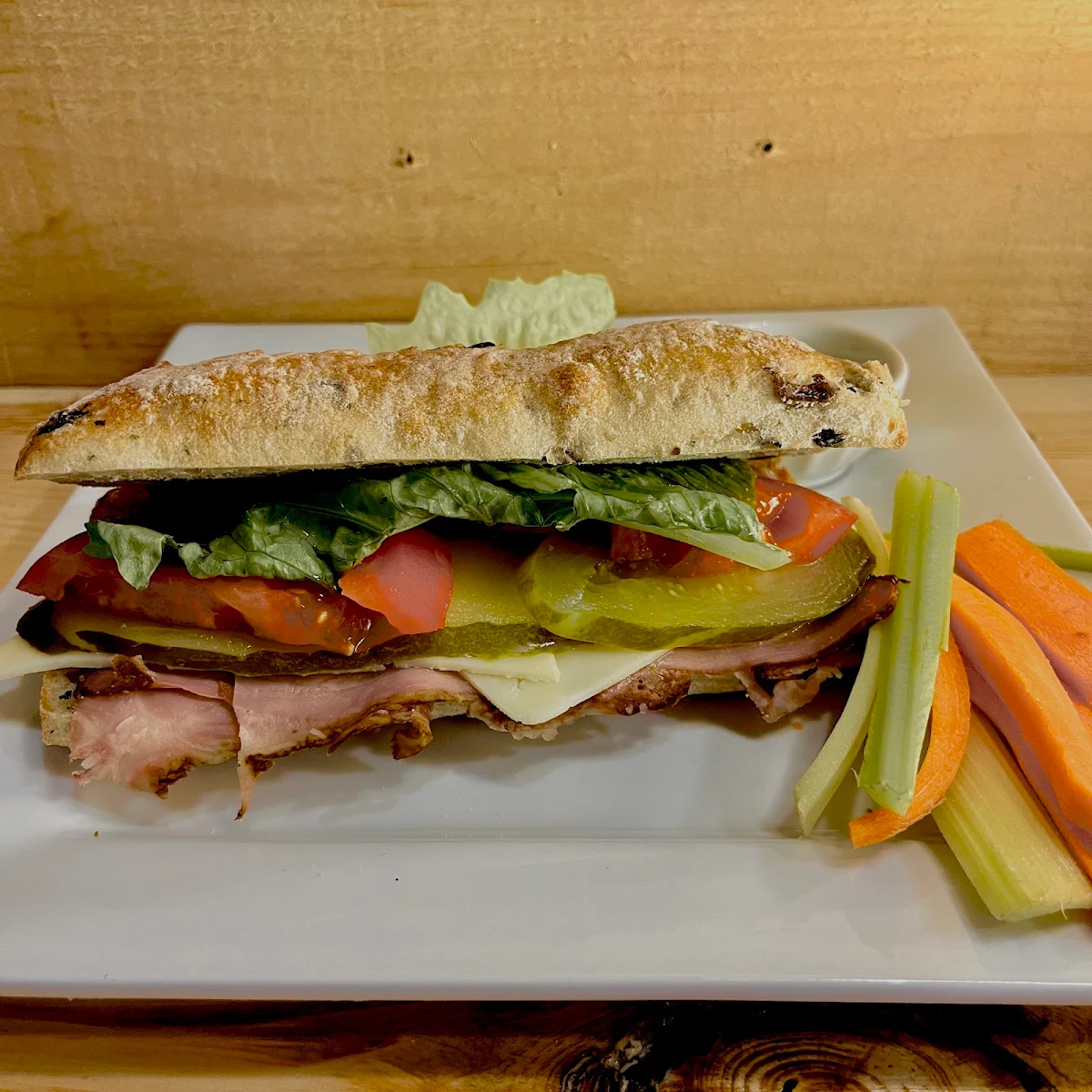 Highlights, LA STATION des saveurs - Épicerie de proximité - Sandwiches / Salades - Café / Espresso / Thé - Bière Artisanale / Vin