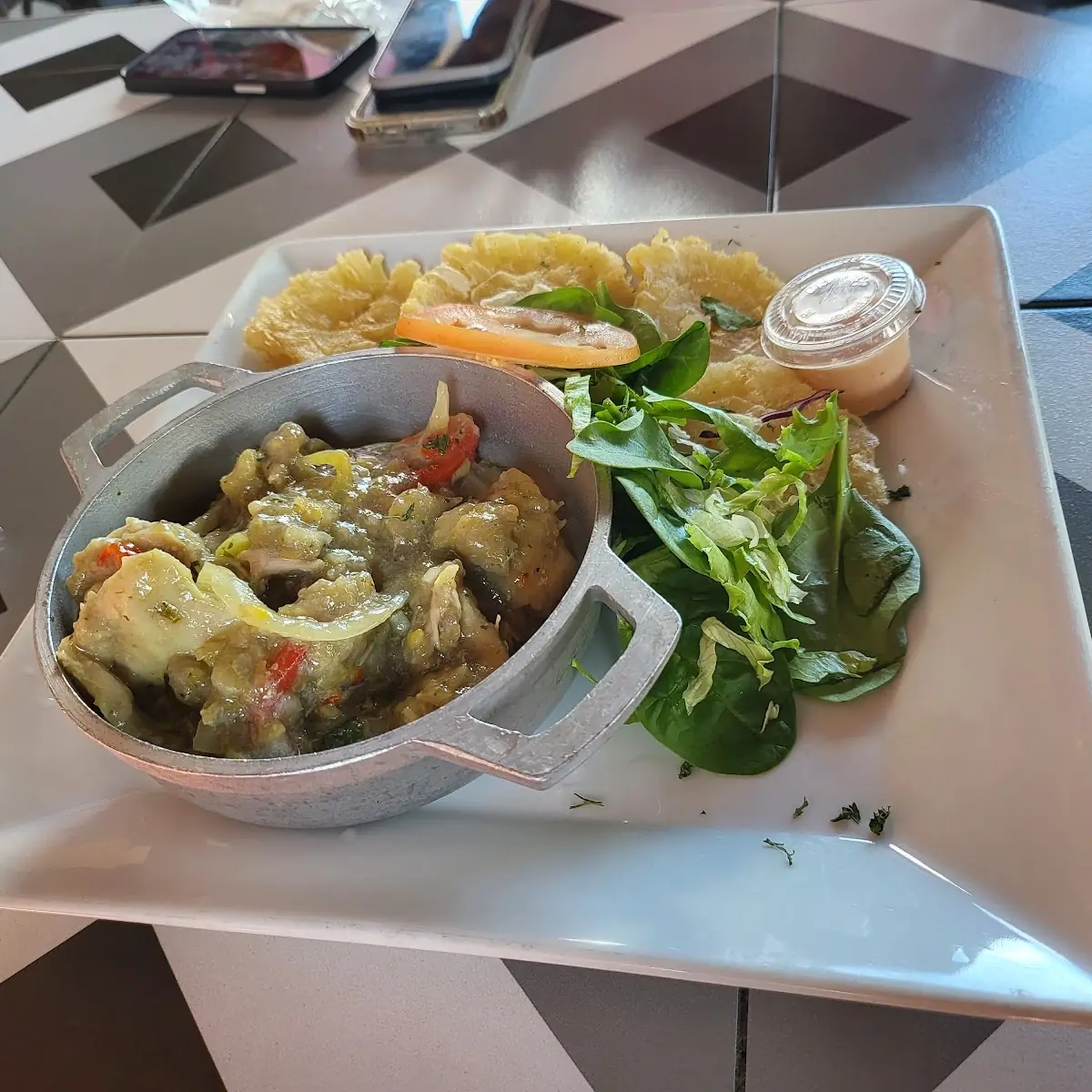 Caderas En Salsa De Plátano