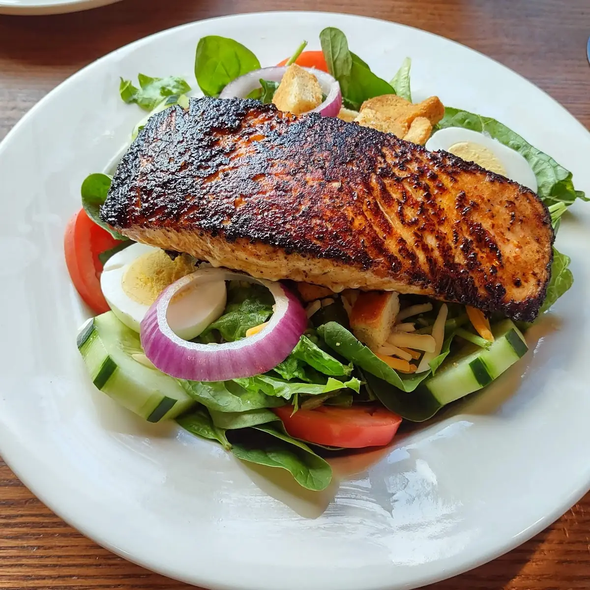 Grilled Salmon Salad