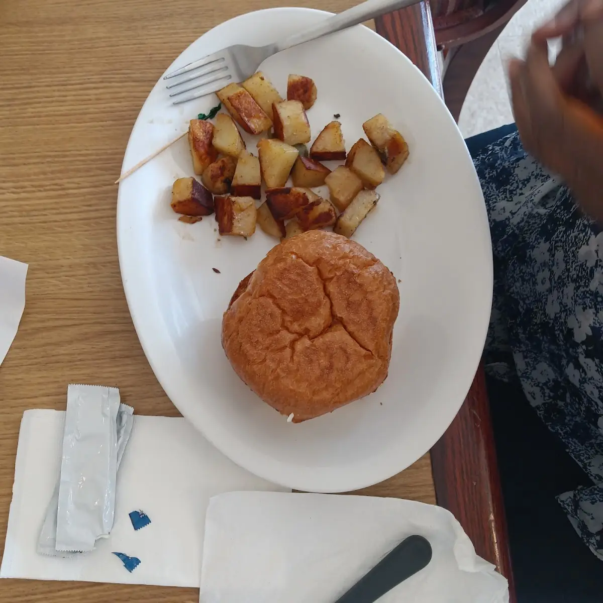 Cheese Burger with Potatoes